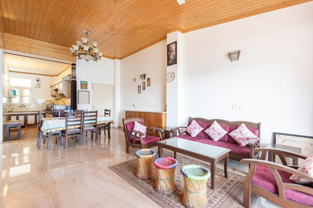 Kasauli Edge Apt With Balcony Exteriér fotografie