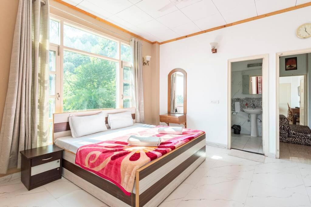 Kasauli Edge Apt With Balcony Exteriér fotografie